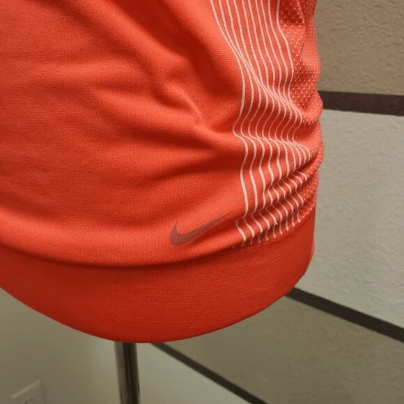 Nike Dri-Fit Coral Tee. Size S. - Picture 3 of 4